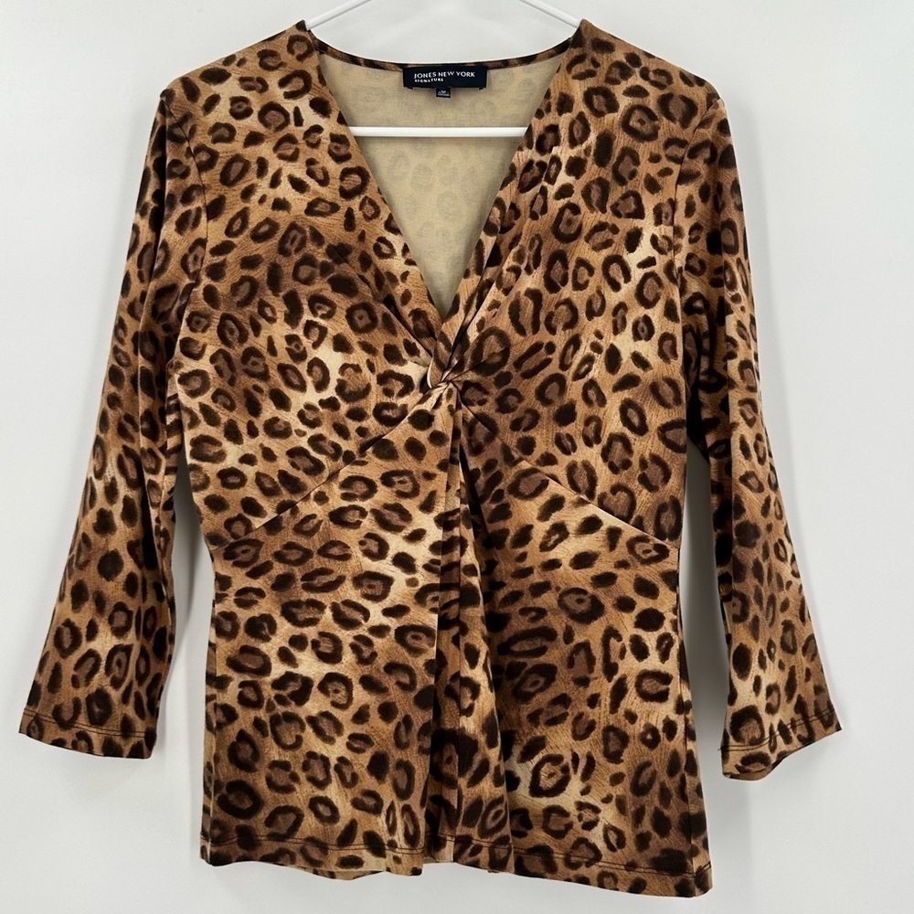 JONES New York Signature Women’s Leopard Print V Neck w/Twist Top Size Medium